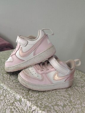 Nike Shoes Pink And White